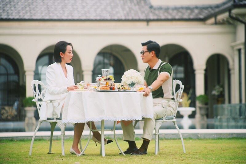 Cô Dâu Hào Môn - Hào nhoáng và " Phông bạt "