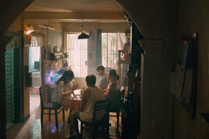 Cô Dâu Hào Môn - Hào nhoáng và " Phông bạt "